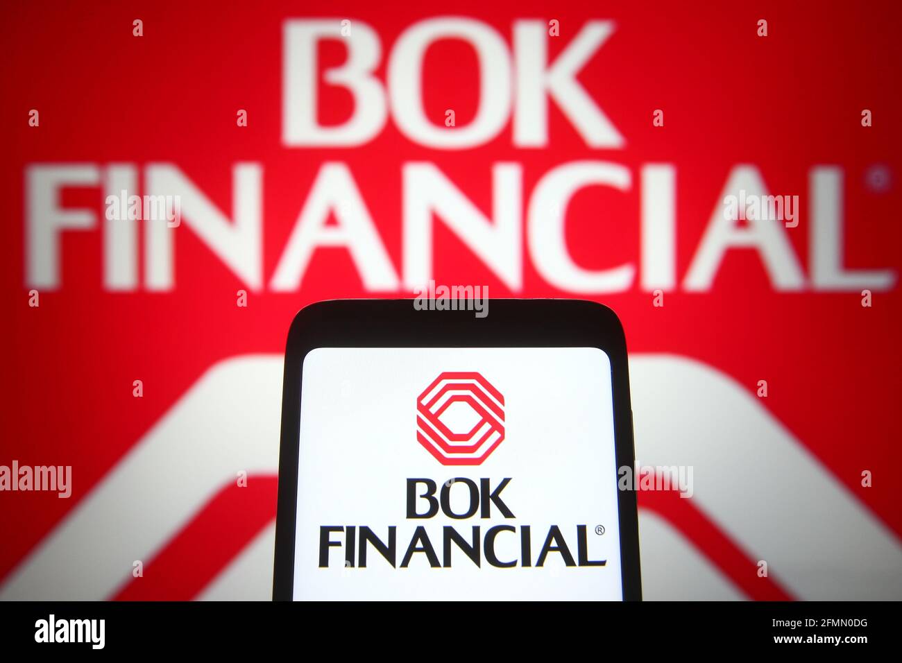 Ukraine. 10 mai 2021. Dans cette illustration, le logo de BOK Financial  Corporation d'une société de portefeuille bancaire est visible sur un  smartphone et un écran d'ordinateur. Credit: Pavlo Gonchar/SOPA Images/ZUMA  Wire/Alay