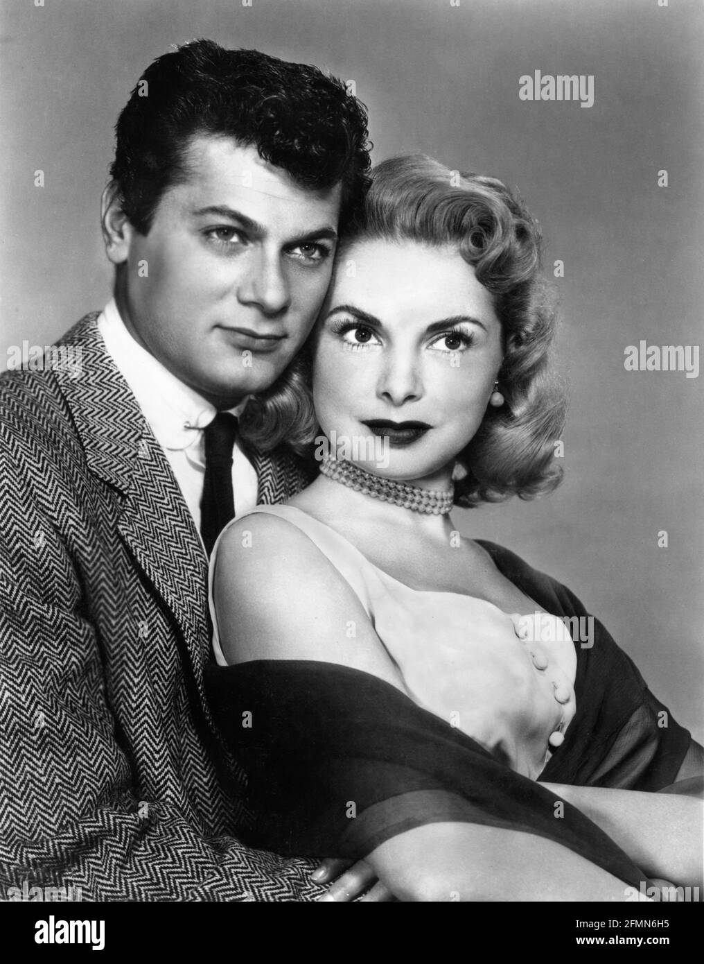 TONY CURTIS et son épouse JANET LEIGH vers 1955 Portrait Publicité pour Universal Pictures Banque D'Images