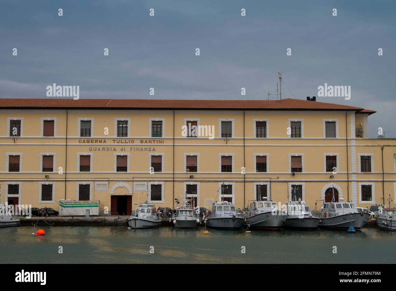 La garde de finances G. Russo barrack dans le port de Livourne sur la côte ouest de la Toscane, Italie- 2011 Banque D'Images