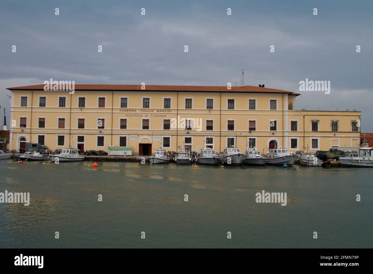 La garde de finances G. Russo barrack dans le port de Livourne sur la côte ouest de la Toscane, Italie- 2011 Banque D'Images