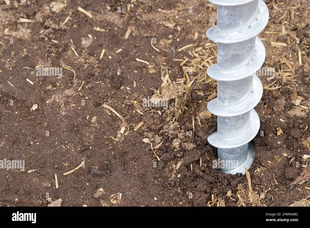 pieux de vis galvanisés pour la fondation. La base légère et rapide en  piles de vis convient parfaitement aux panneaux solaires, terrasses et  Photo Stock - Alamy