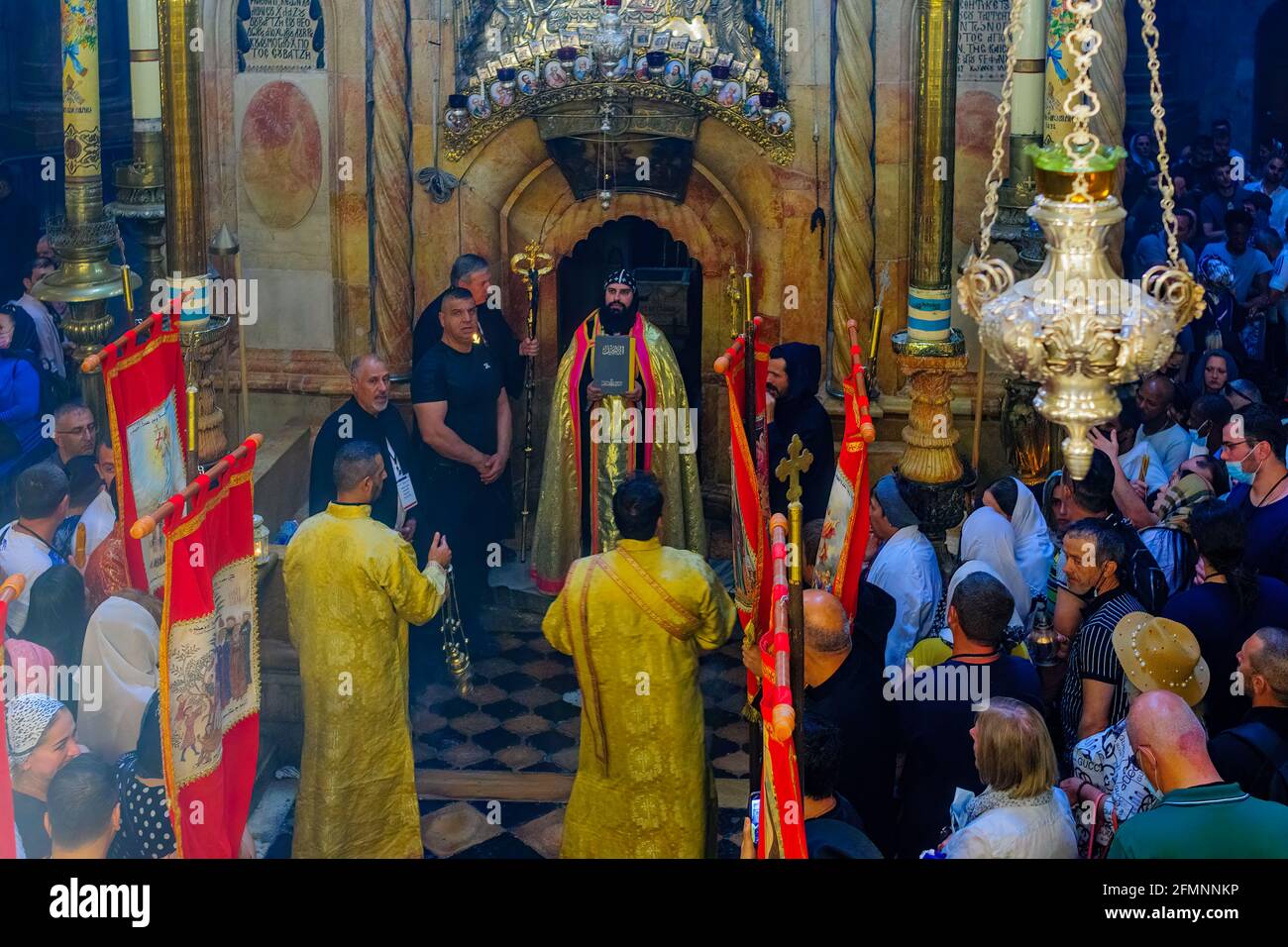 Jérusalem, Israël - 01 mai 2021 : le parti du Patriarche copte de Jérusalem, le Saint samedi (Pâques), dans l'église Saint-Sépulcre, Jérusalem, Banque D'Images