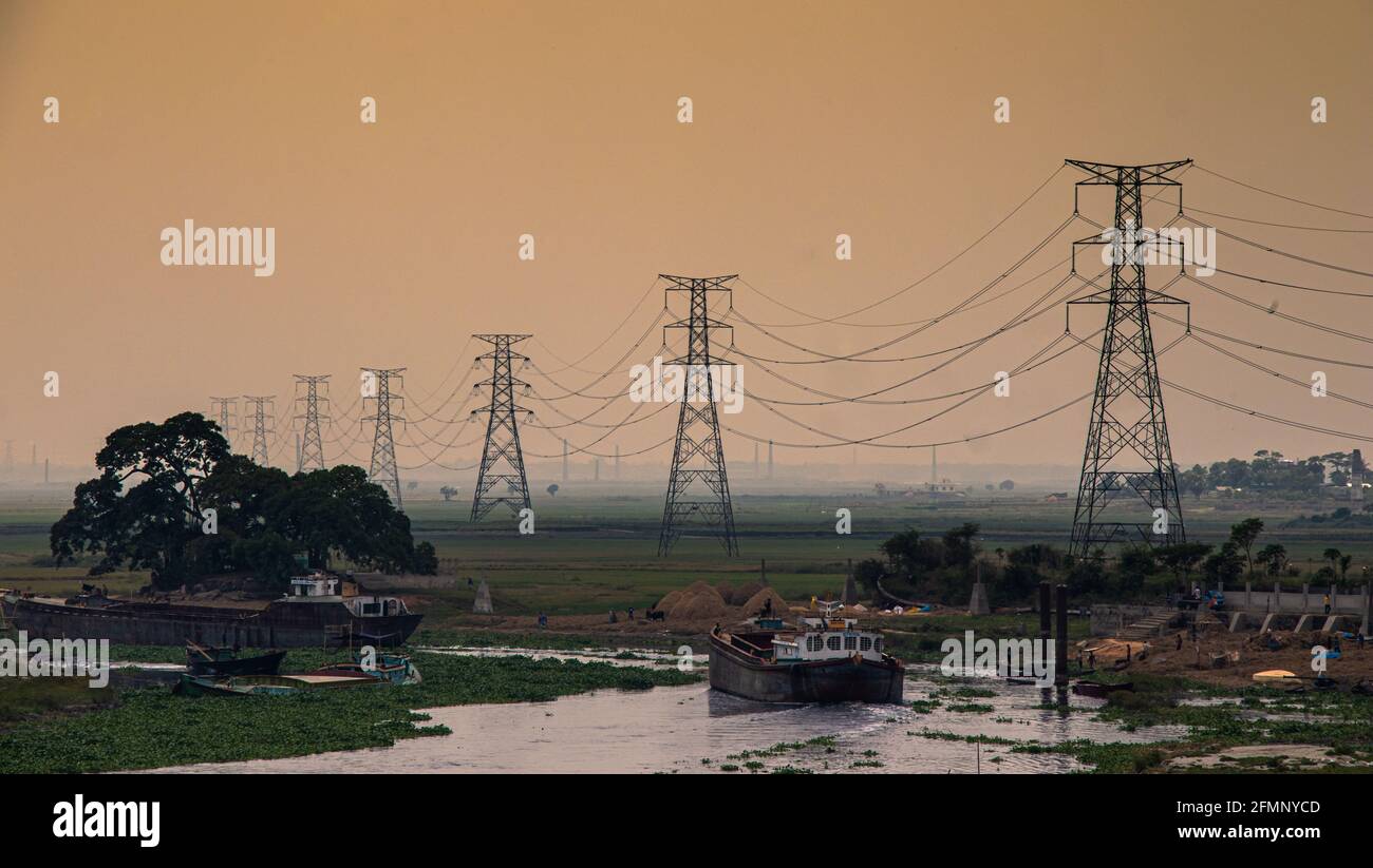 Vue sur la rivière Turag , Bangladesh . Banque D'Images