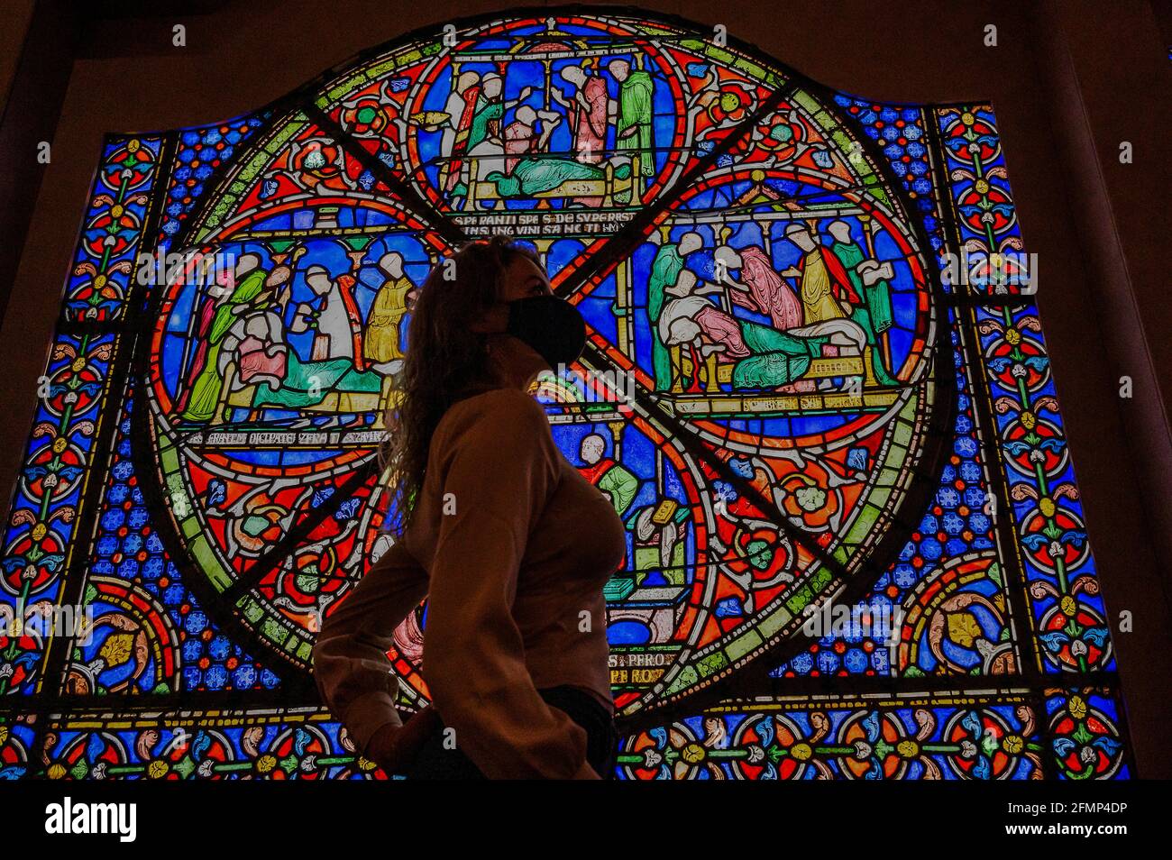 La fenêtre « Miracle » de 800 ans de la cathédrale de Canterbury est présentée au British Museum, la pièce maîtresse de la nouvelle exposition « Thomas Becket: Murder and the Making of a saint ». De nouvelles recherches signifient que la fenêtre sera dévoilée au British Museum dans son arrangement original pour la première fois en 350 ans. C'est aussi la première fois dans son histoire que toute la fenêtre peut être vue au niveau de l'œil. Il n'a jamais quitté la cathédrale. Crédit : Guy Bell/Alay Live News Banque D'Images