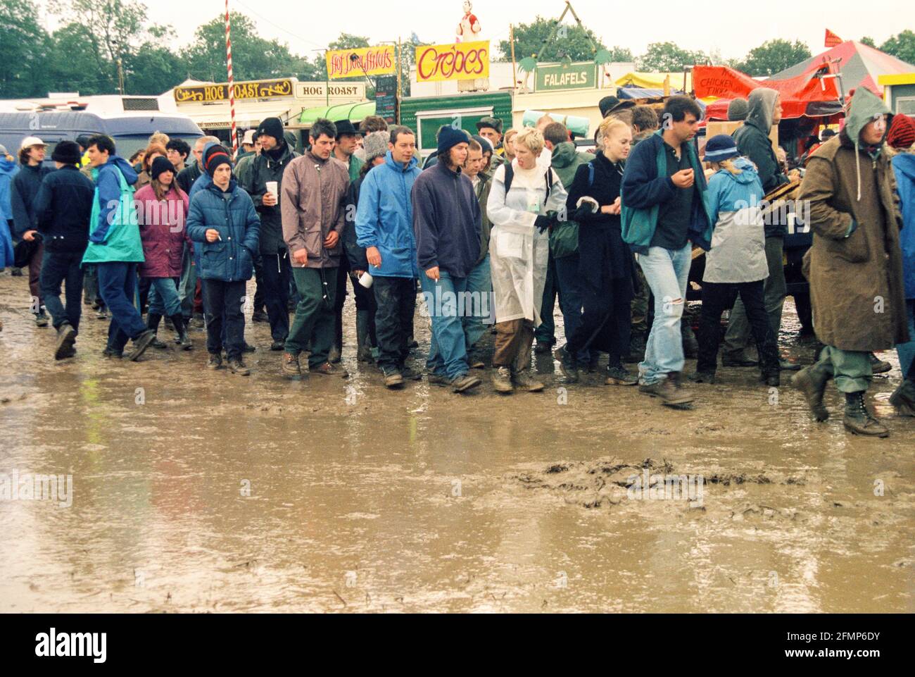 Champs de boue au Glastonbury Festival 1997, digne Farm Someset, Angleterre, Royaume-Uni. Banque D'Images