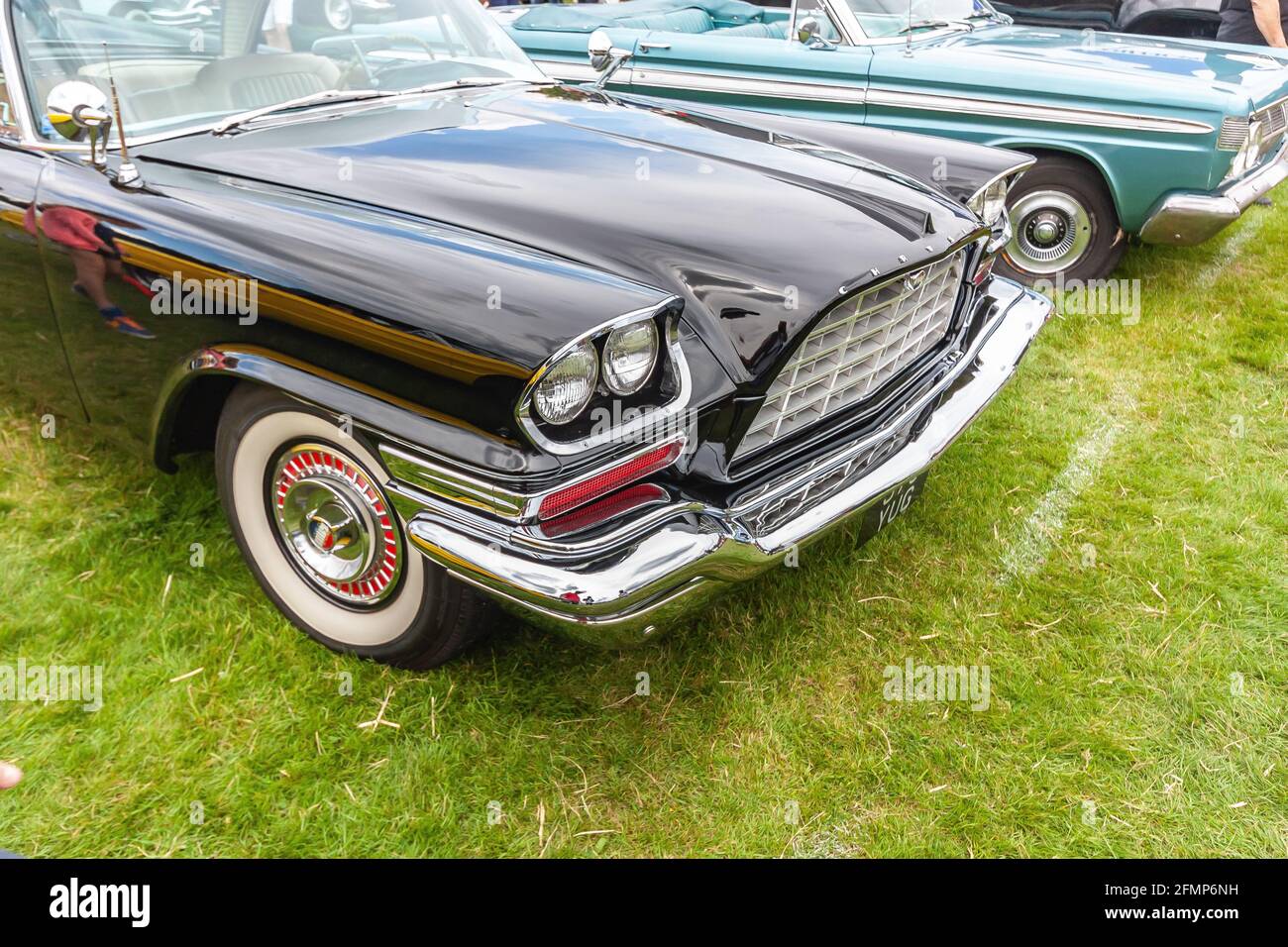 Avant du chrysler 300 975YUG 1958 chez Stars & Stripes American Classic car show Banque D'Images