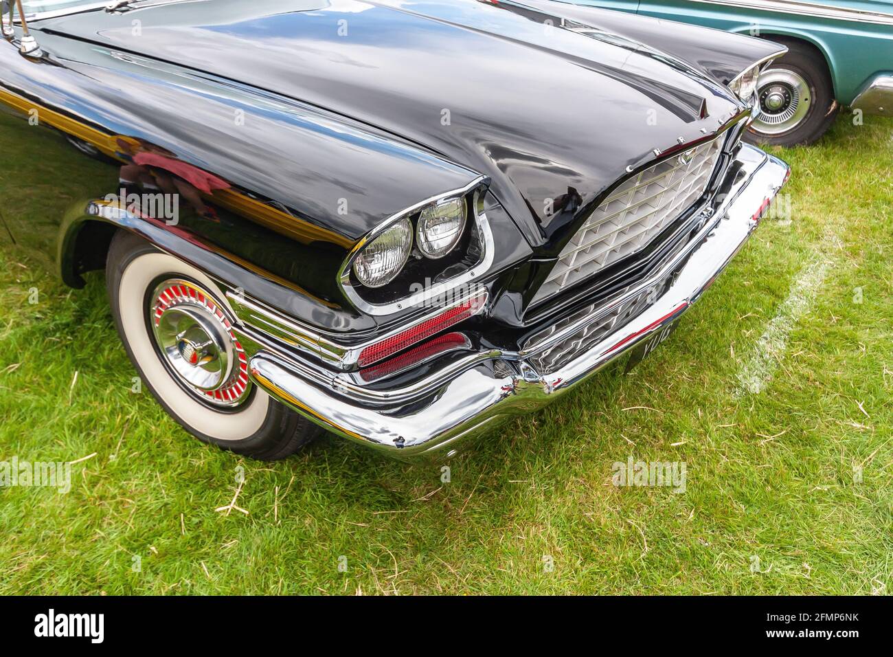 Avant du chrysler 300 975YUG 1958 chez Stars & Stripes American Classic car show Banque D'Images