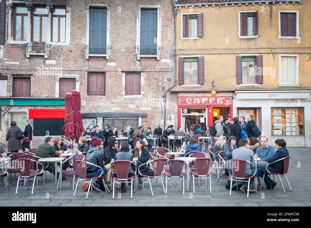 Campo Santa Margherita en hiver, l'une des places les plus pittoresques de la ville située dans le quartier de Dorsoduro, Venise, Italie. Banque D'Images