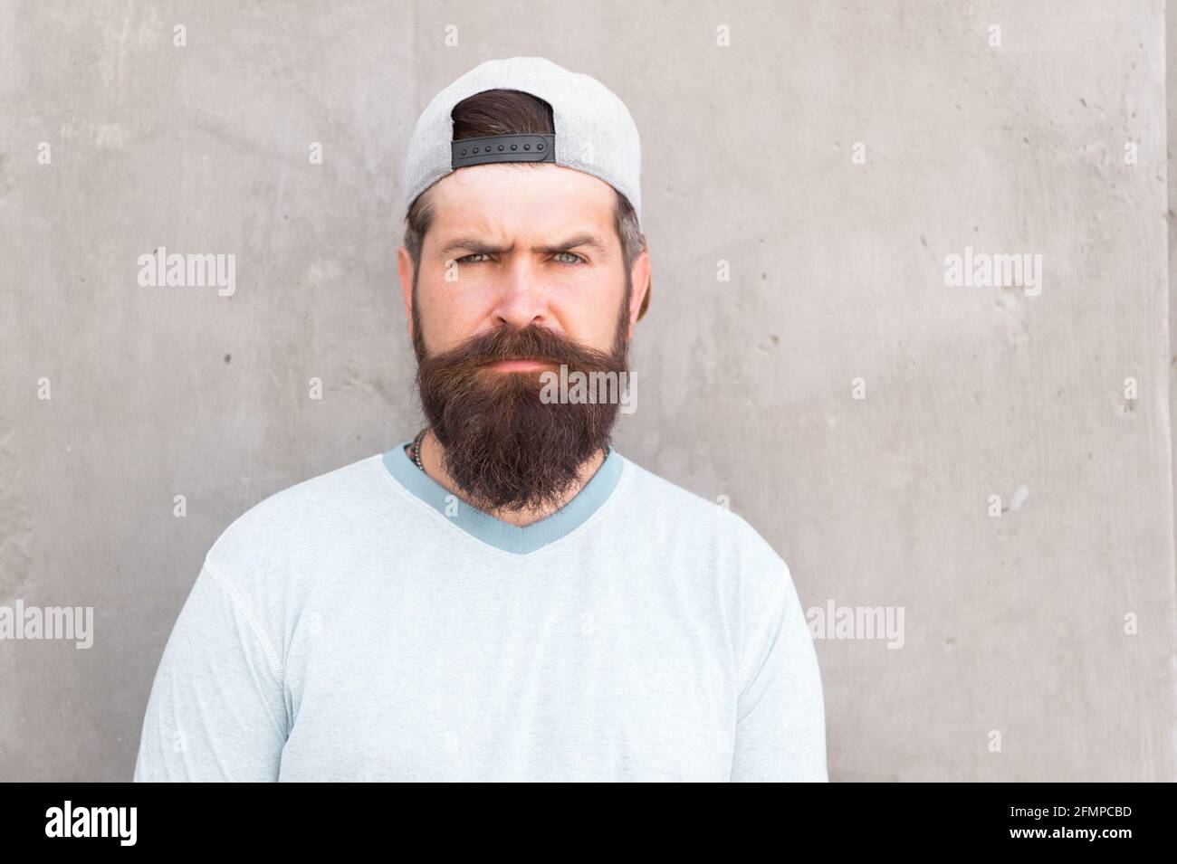 Style de vie de la taille basse. Boxer taille basse tendance avec casquette  de baseball élégante. Brutal beau mûr boxeur. Homme barbu style tendance.  Salon de coiffure et Photo Stock - Alamy