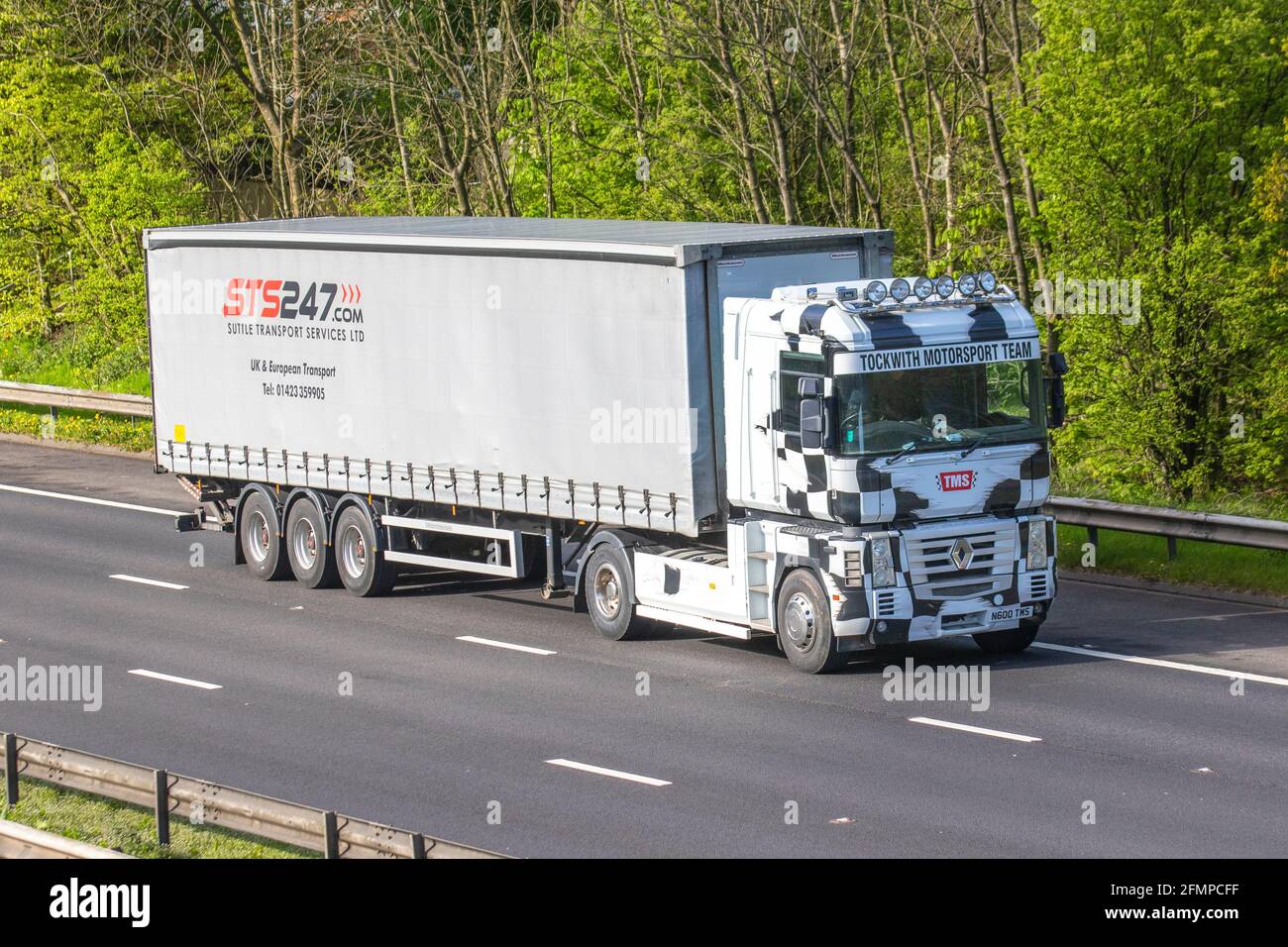 STS247 Tockwith Motorsport Team ; camions de livraison de transport, camion, véhicules lourds, transport UE, Camion, porte-bagages, véhicule 2002 Renault 11929cc, industrie européenne du transport commercial HGV, M6 à Manchester, Royaume-Uni Banque D'Images