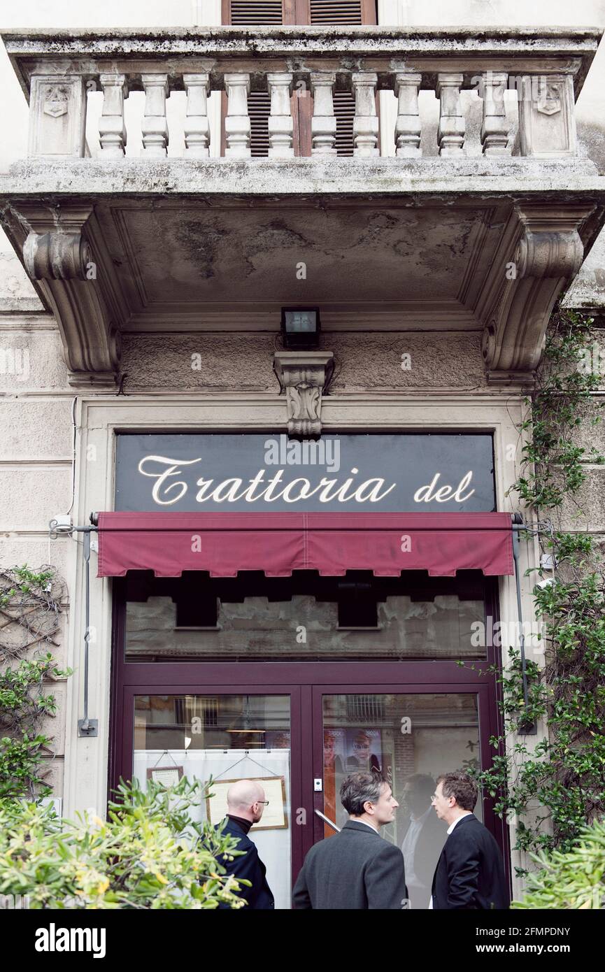 Entrée principale du Restaurant Trattoria del Nuovo Macello, rue Cesare Lombroso, Milan, Lombardie; Italie, Europe Banque D'Images