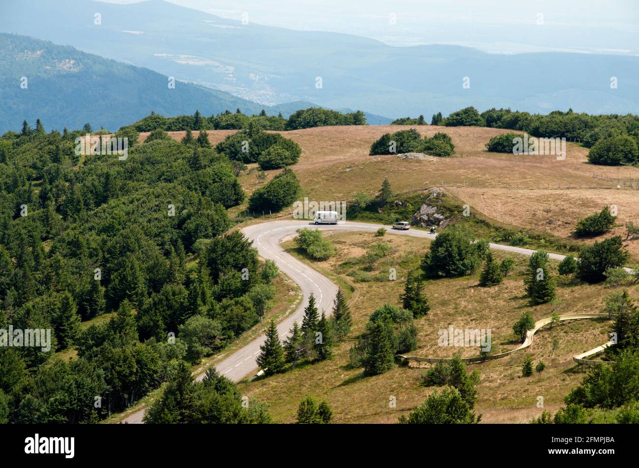 Route des Crétes, route pittoresque D431, Parc naturel régional du ballon des Vosges, Haut-Rhin (68), région du Grand est, France Banque D'Images