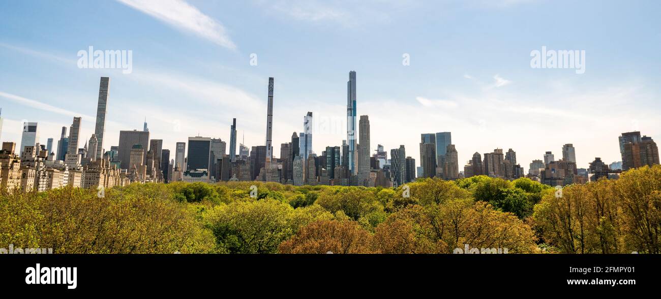Horizon de Midtown incluant BillionaireÕs Row, une collection de résidences très hautes pour les uber-riches principalement sur West 57th Street, vu de Central Park, le jeudi 6 mai 2021. (© Richard B. Levine) Banque D'Images