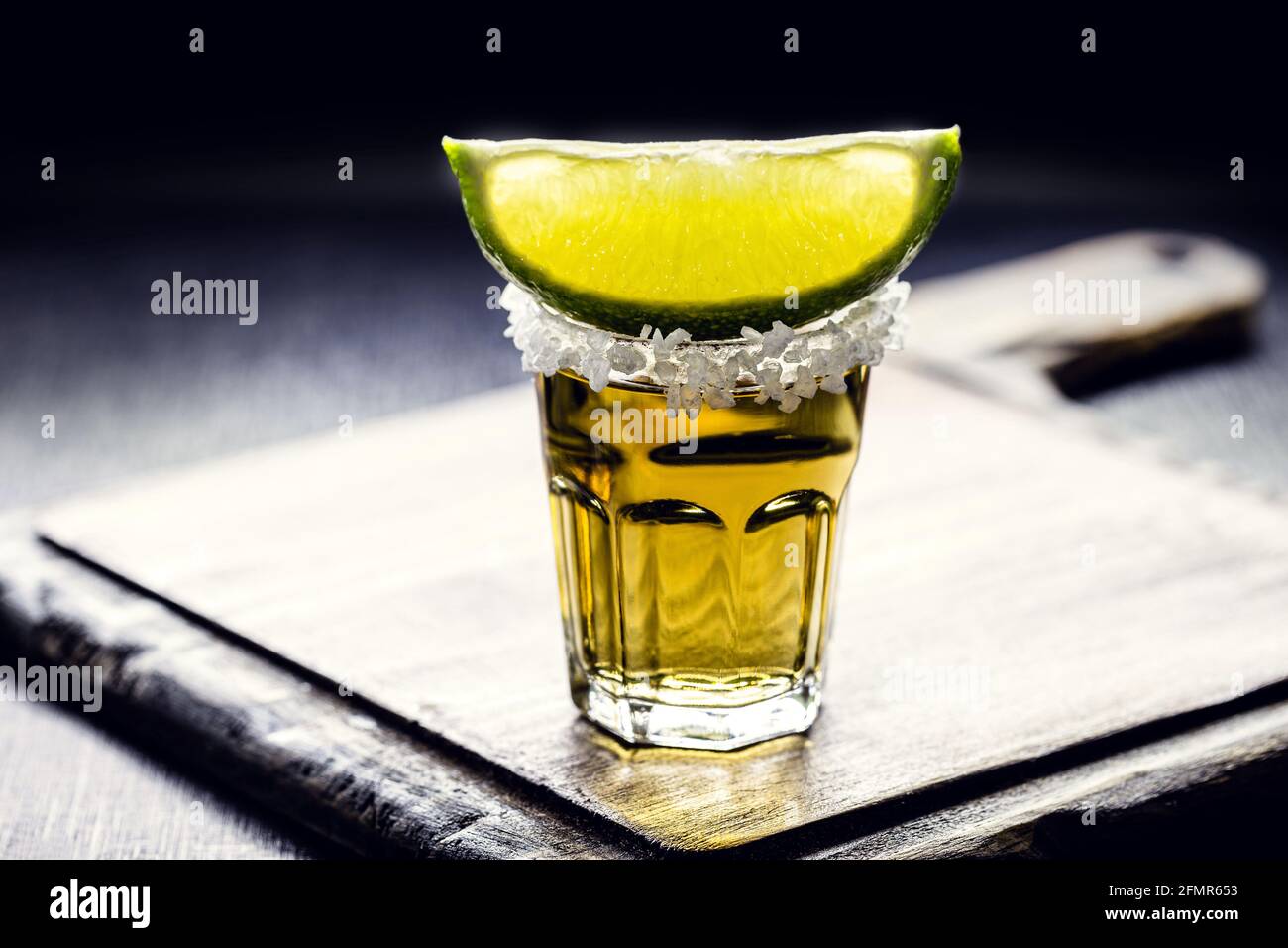 verre de tequila, fond noir, boisson mexicaine typique Photo Stock - Alamy
