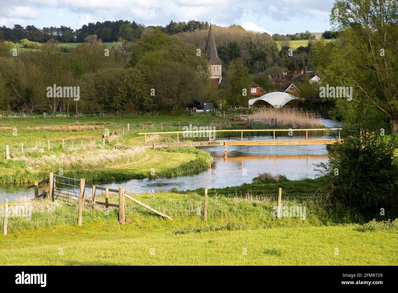 Stockbridge, Hampshire, Angleterre, Royaume-Uni. 2021. L'essai de la rivière qui traverse la vallée de Test à Stockbridge une petite ville proche de Winchester, Hampshire, Banque D'Images