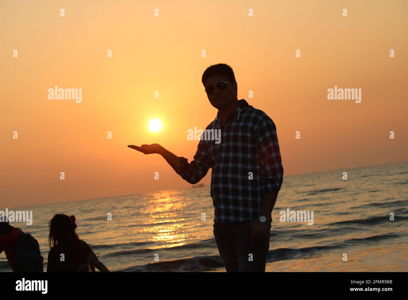 Le beau coucher de soleil à Cox'sbazar Sea Beach, la plus longue plage de la mer au monde Banque D'Images