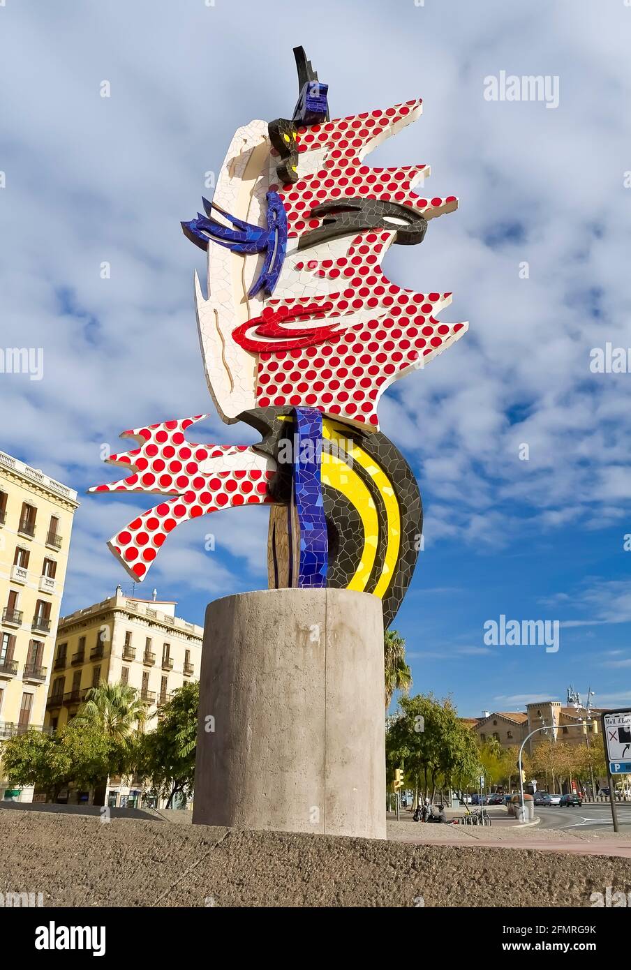 BARCELONE- DÉCEMBRE 19: La sculpture moderne le 19 décembre 2010 à Barcelone (Espagne).la tête de Barcelone est une sculpture surréaliste créée par American Banque D'Images