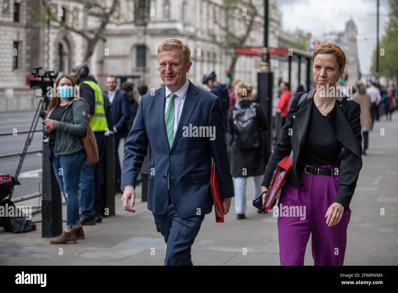 Oliver Dowden, député conservateur de Hertsmere et secrétaire d'État au numérique, à la Culture, aux médias et au Sport, marchant le long de Whitehall, Londres, Royaume-Uni Banque D'Images