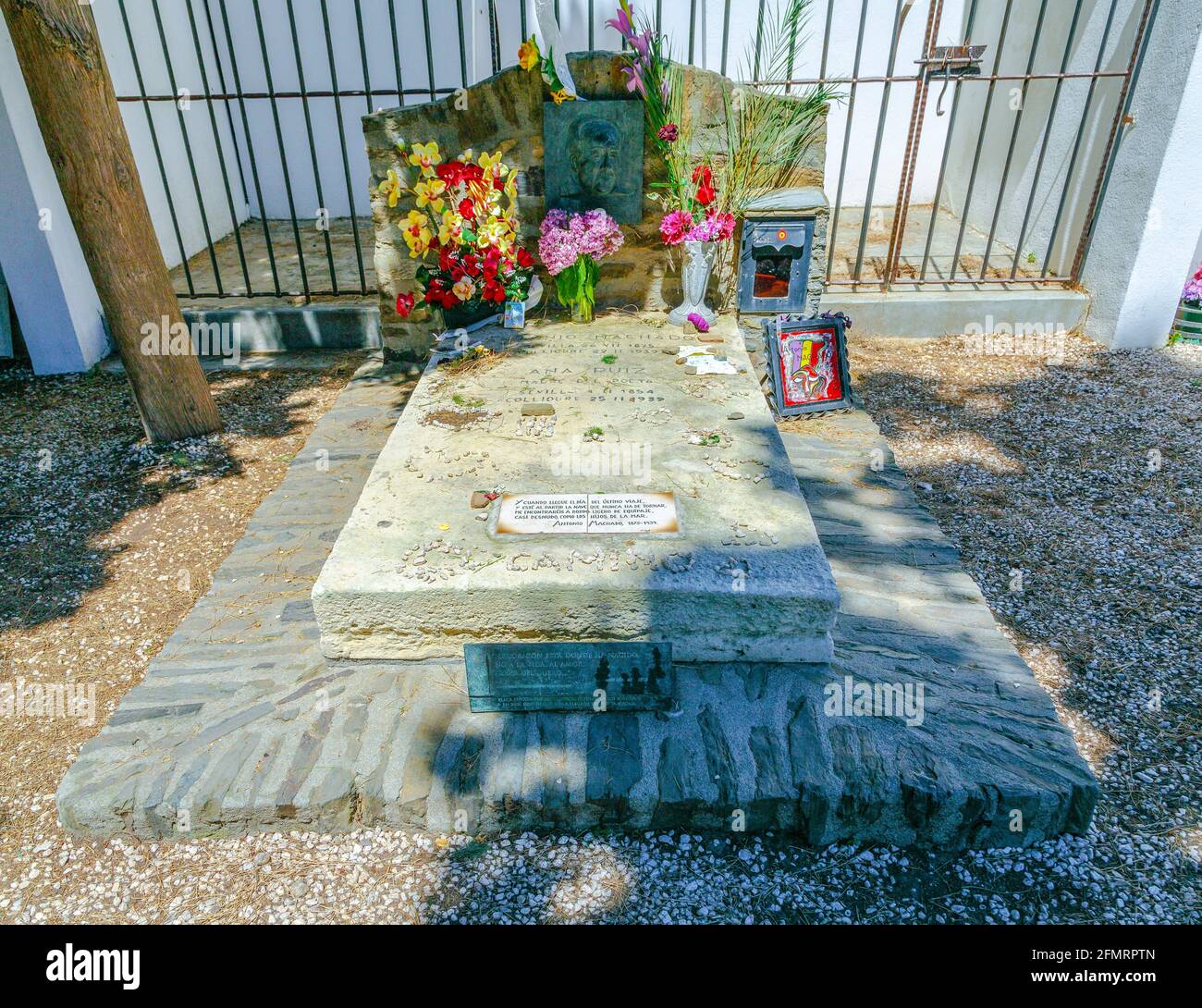 Collioure, France - 16 juillet 2016 : vue sur le tombeau d'Antonio Machado. Il était un poète espagnol et l'une des principales figures du mouvement connu sous le nom de Banque D'Images