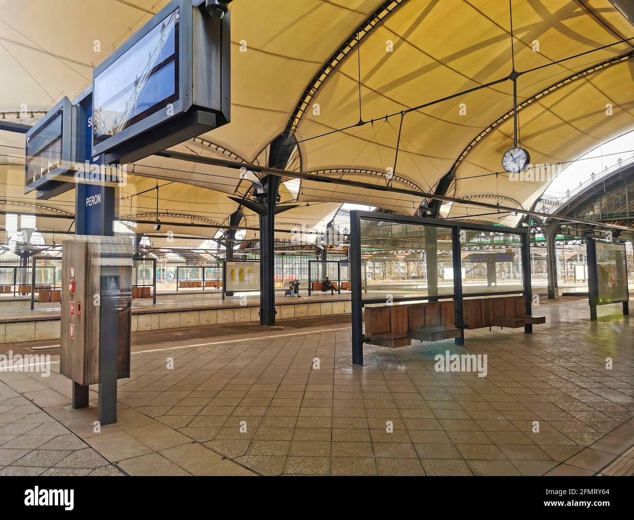 Wroclaw, Pologne - Gare , Gare, peron Banque D'Images