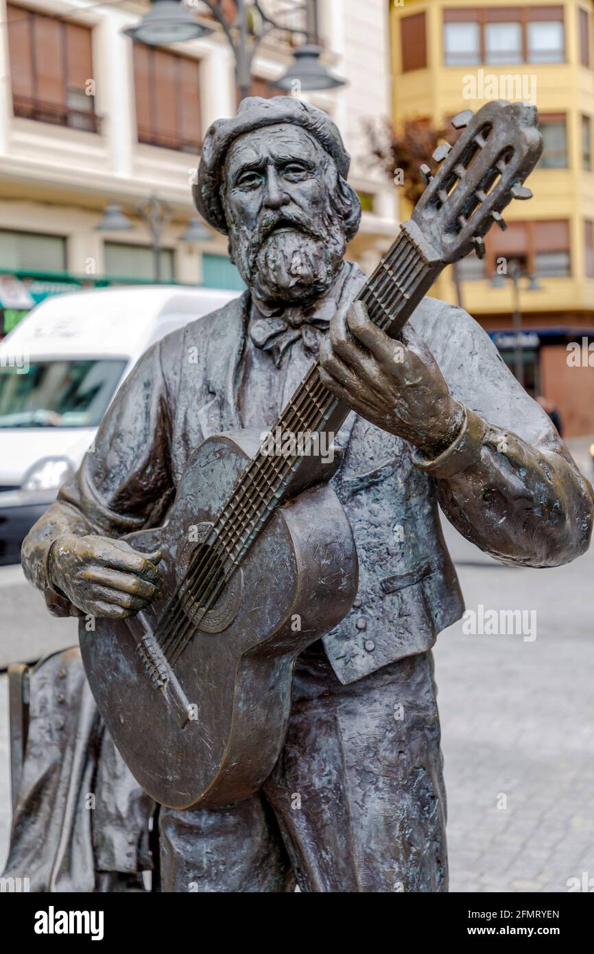 Guernica, Espagne - 09 avril 2018 : Monumnt à José Maria Iparragirre, guitariste et auteur de l'hymne Gernikako Arbola, l'arbre de Gernika, Gernika L. Banque D'Images