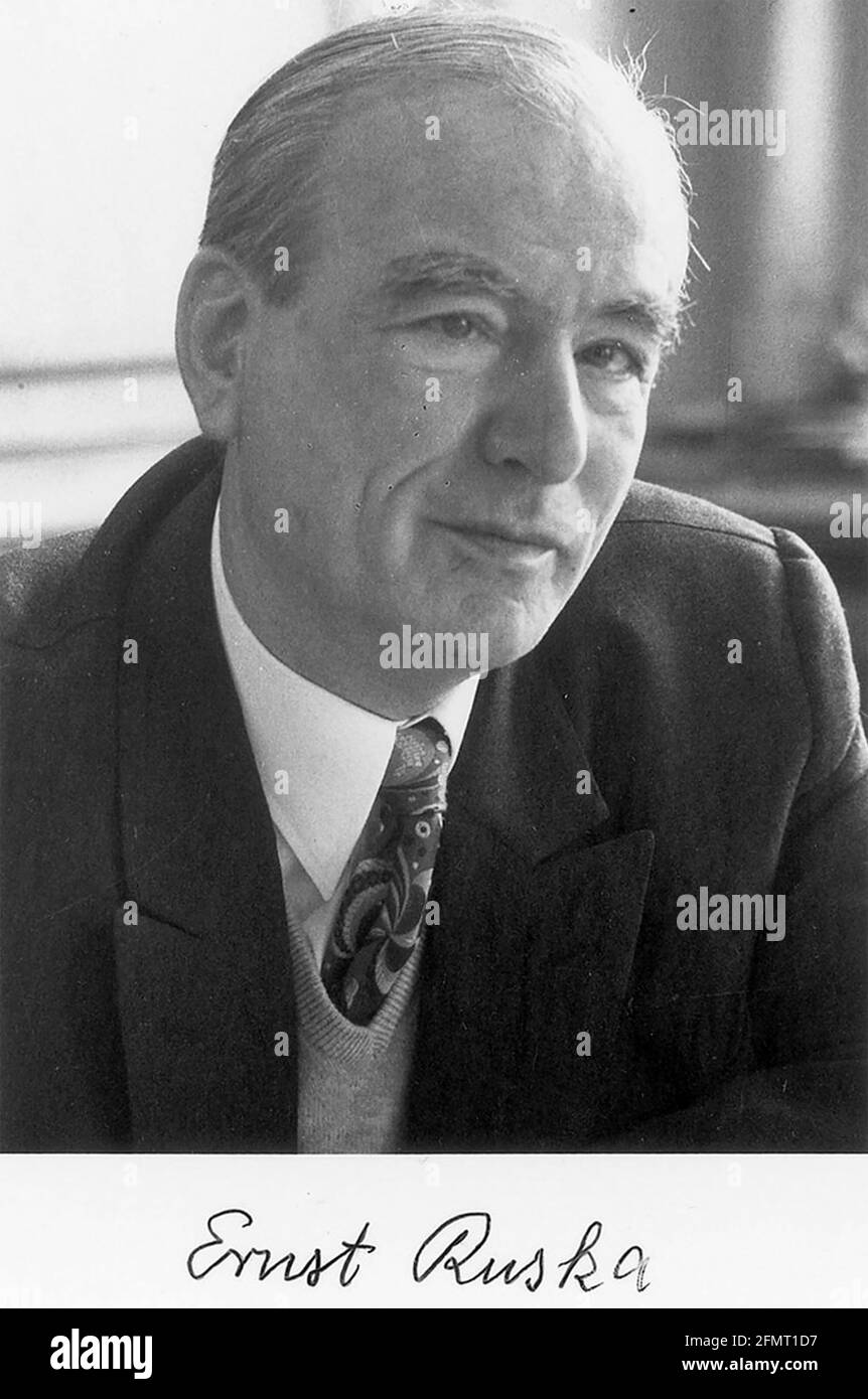 ERNST RUSKA (1906-1988) physicien allemand qui a conçu le premier électron microscope Banque D'Images