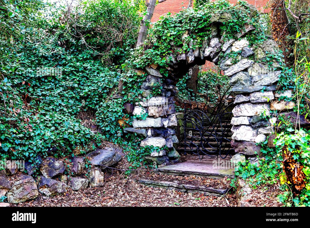 Entrée rustique à Iveagh Gardens, Dublin, Irlande Banque D'Images