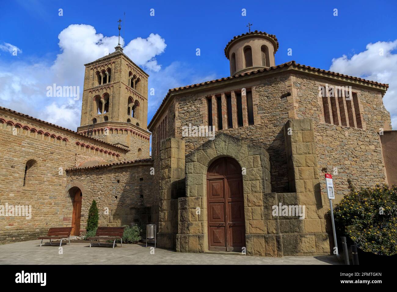 Église romane de Santa Eugenia de Berga, Catalogne, Espagne. Construit au XIe siècle Banque D'Images