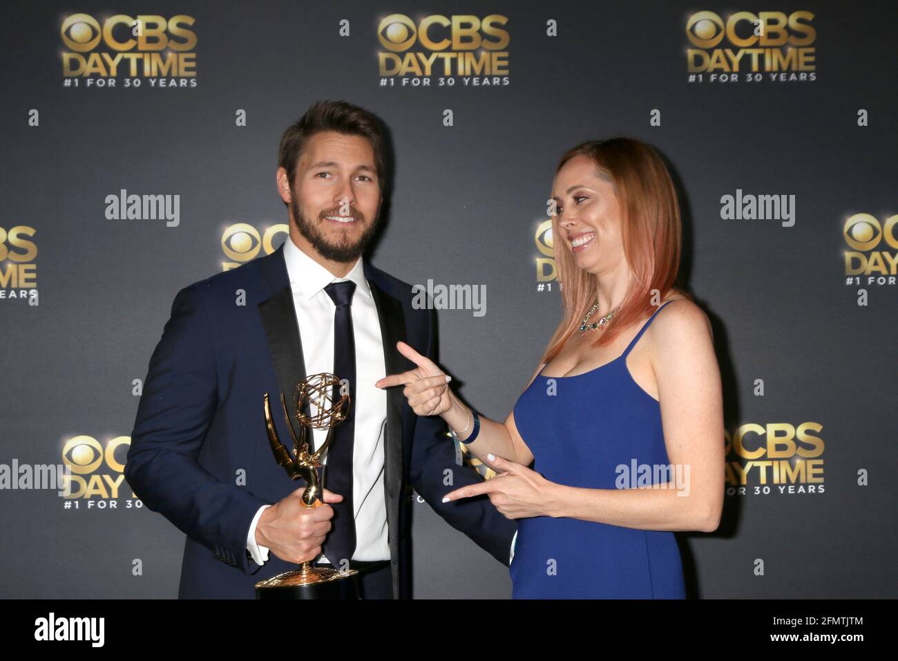 LOS ANGELES - APR 30: Scott Clifton, Nicole Lampson à la CBS Daytime Emmy After Party au Pasadena Conference Center le 30 avril 2017 à Pasadena, CA Banque D'Images