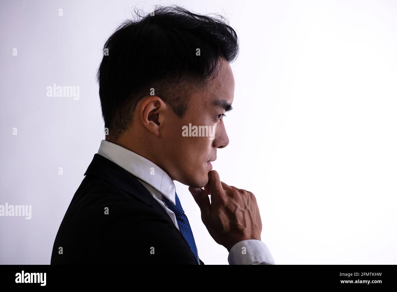 Vue latérale Silhouette of Thinking businessman. Banque D'Images