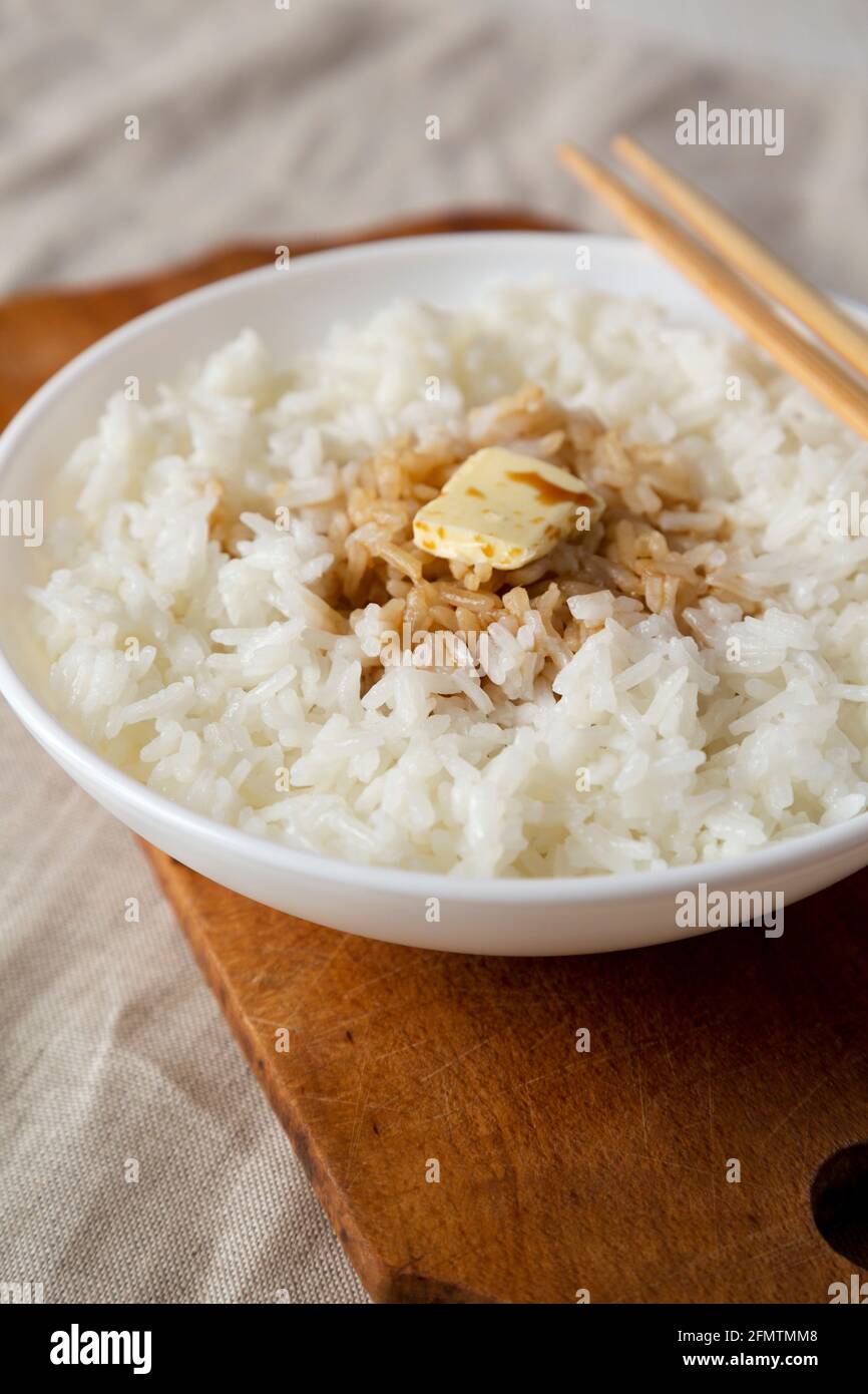 Riz au beurre japonais maison, vue en angle bas Photo Stock - Alamy