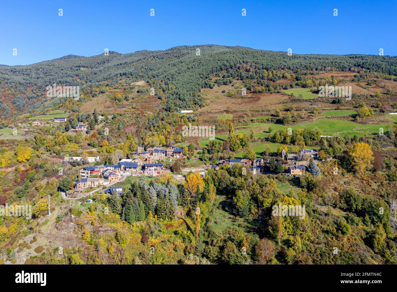 Vue panoramique sur la petite ville de montagne de Ventola, Gérone, Espagne Banque D'Images