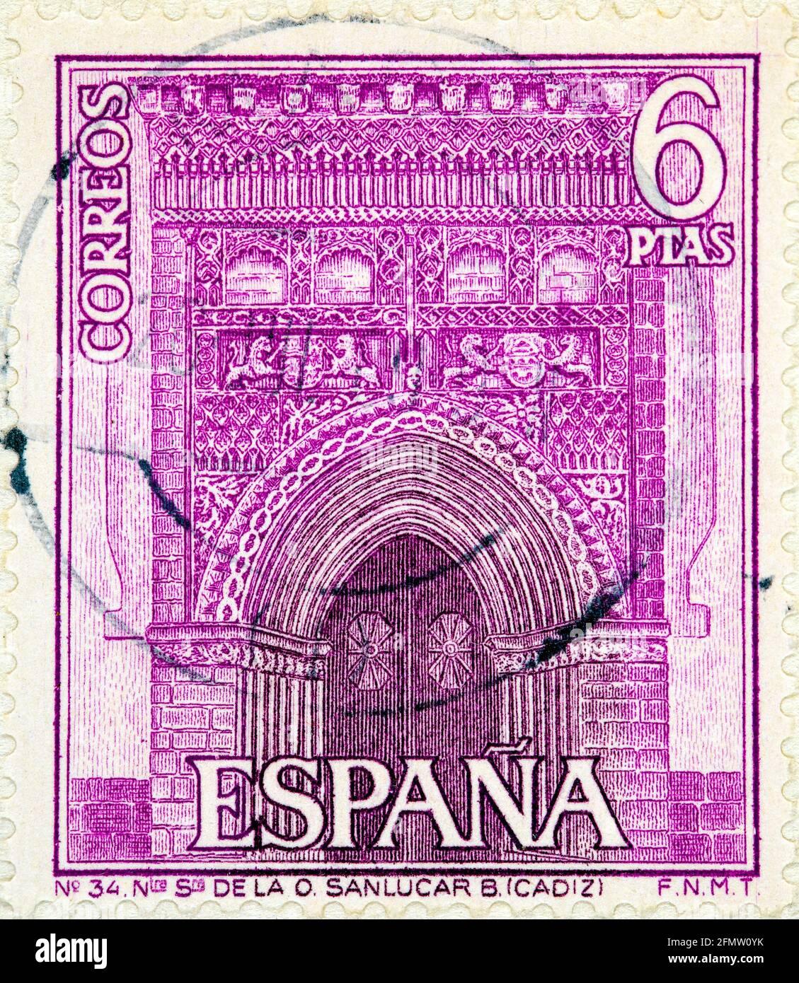 ESPAGNE, VERS 1968: Un timbre imprimé en Espagne montre le Portail de l'église Sainte Marie, Sanlucar,Cadix, vers 1968 Banque D'Images