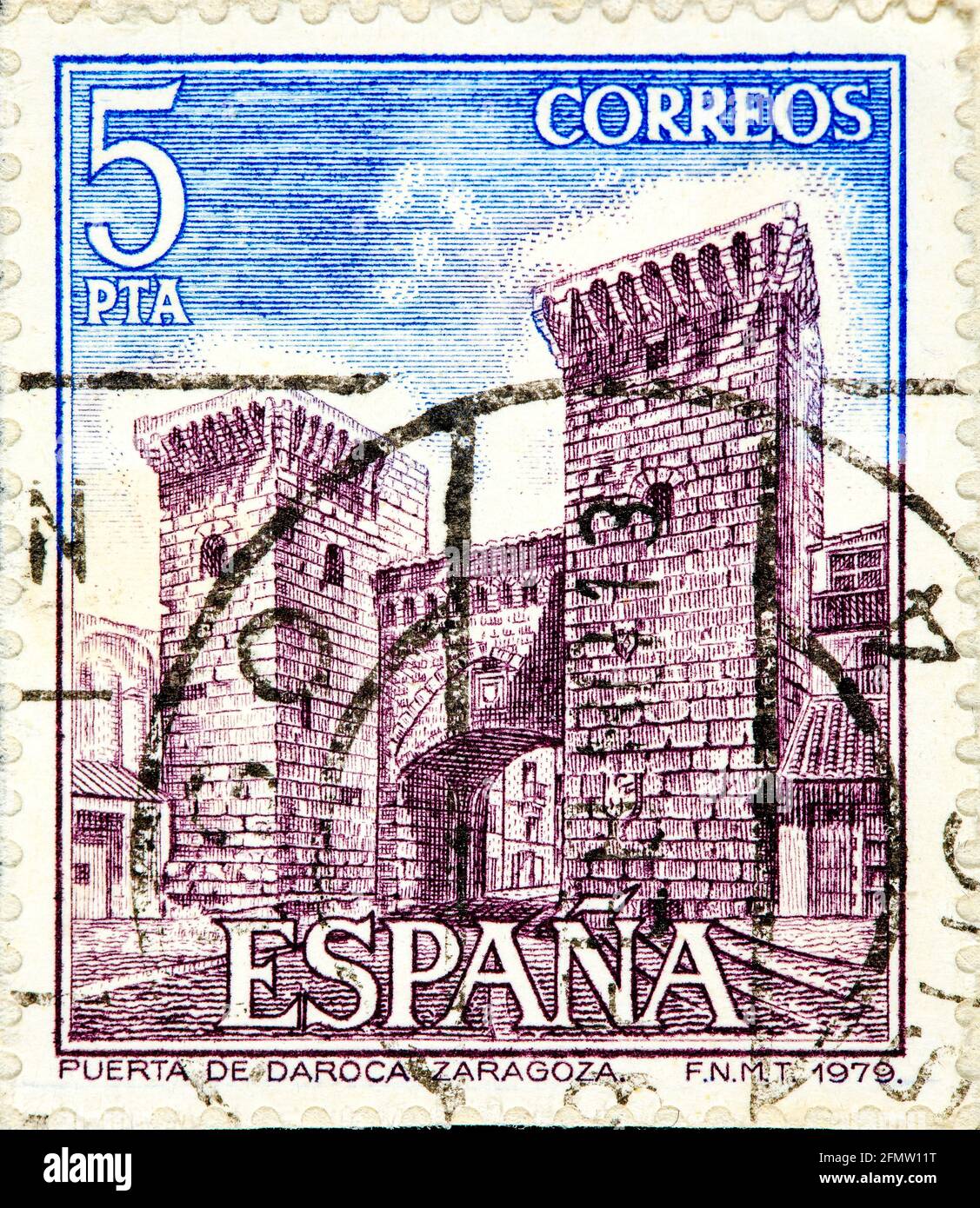 ESPAGNE, VERS 1979: Un timbre imprimé en Espagne montre la porte Darroca à Saragosse, vers 1979 Banque D'Images