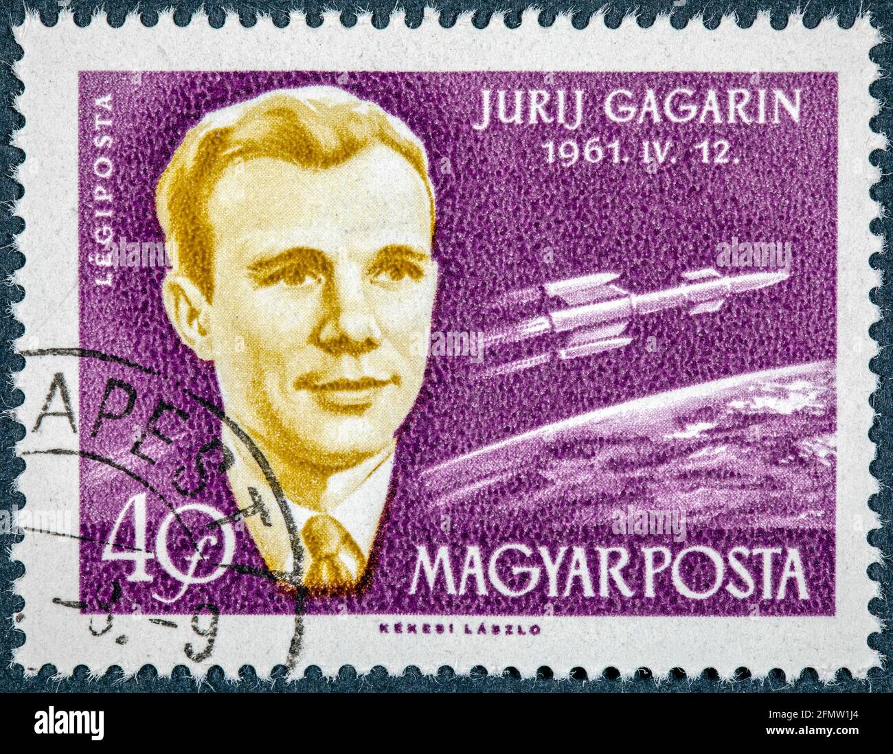 HONGRIE - VERS 1962: Un timbre imprimé en Hongrie montre Yuri A. Gagarin, astronaute, le premier humain dans l'espace extra-atmosphérique Banque D'Images