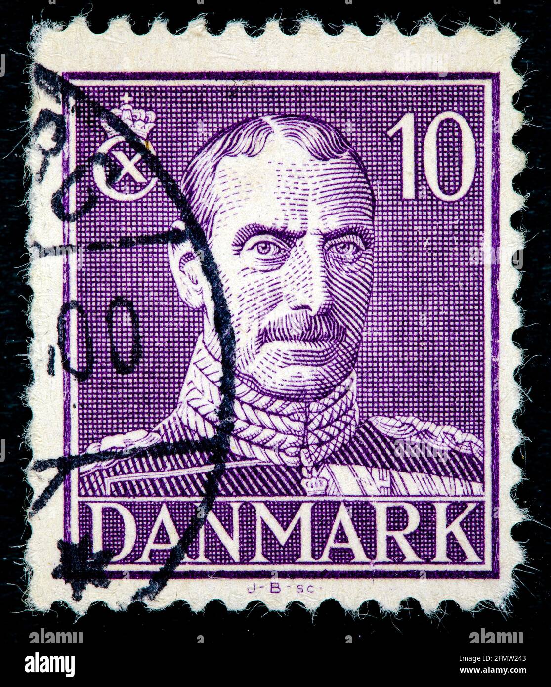 Danemark - vers 1946 : un timbre imprimé au danemark montre le roi christian x, roi du danemark, vers 1946 Banque D'Images