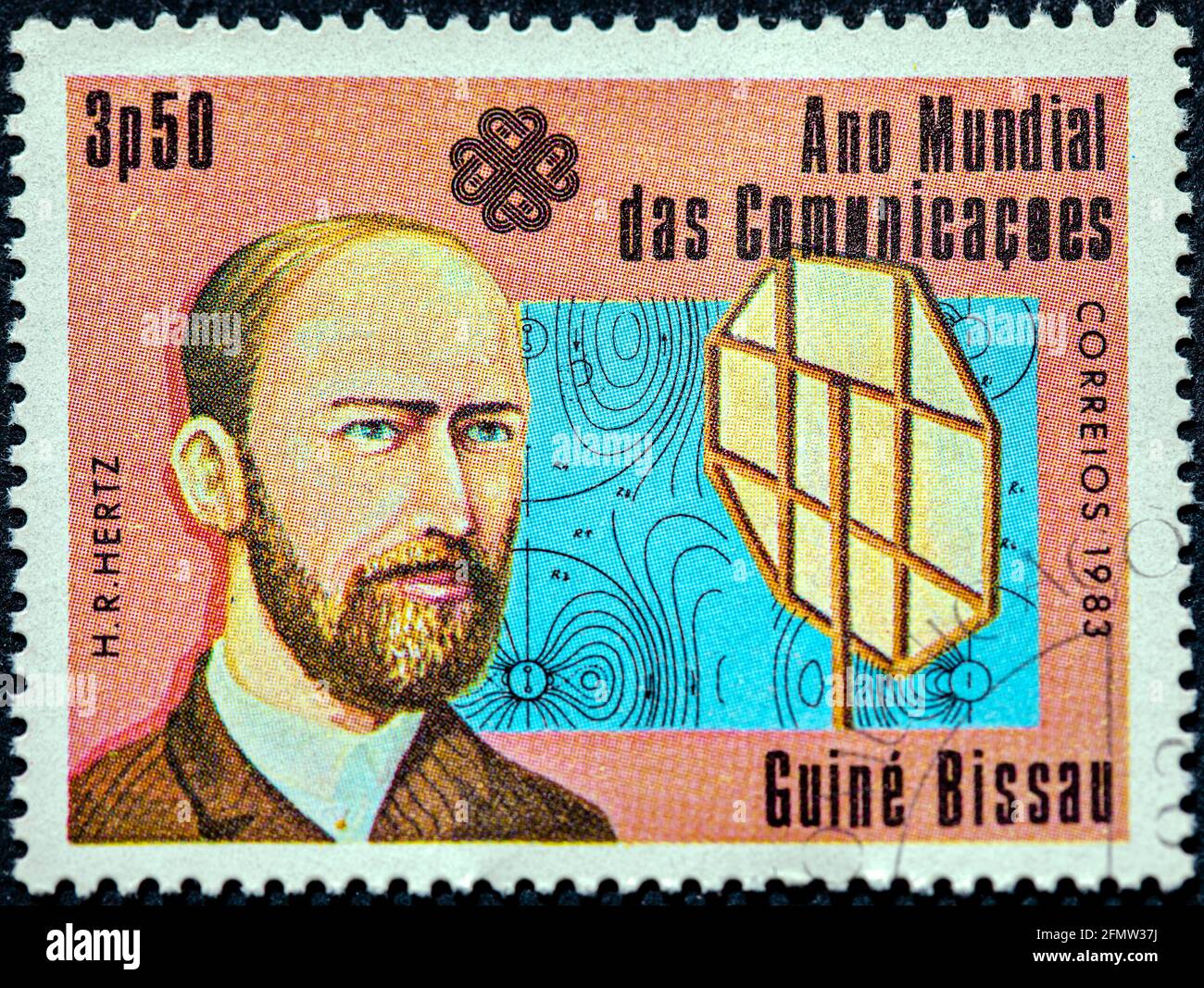 GUINÉE - BISSAU - VERS 1983: Un timbre imprimé en Guinée-Bissau consacré à l'année mondiale des communications montre un physicien allemand Heinrich Hertz circ Banque D'Images