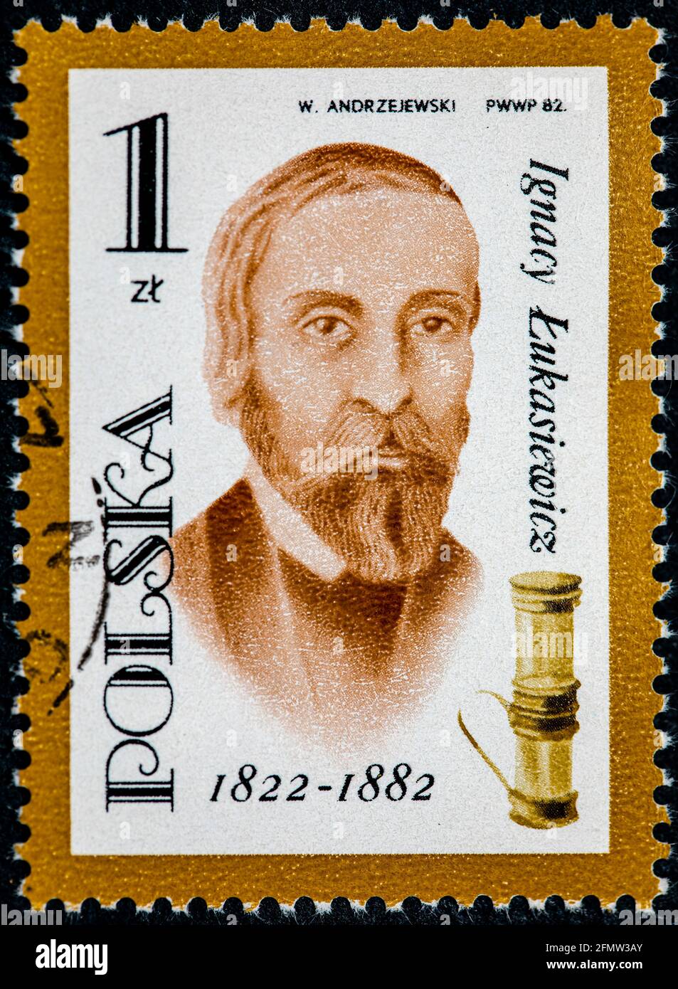 Pologne - Circa 1982: Un timbre imprimé en Pologne montre Ignacy Lukasiewicz pharmacien inventeur de la lampe à huile vers 1982 Banque D'Images