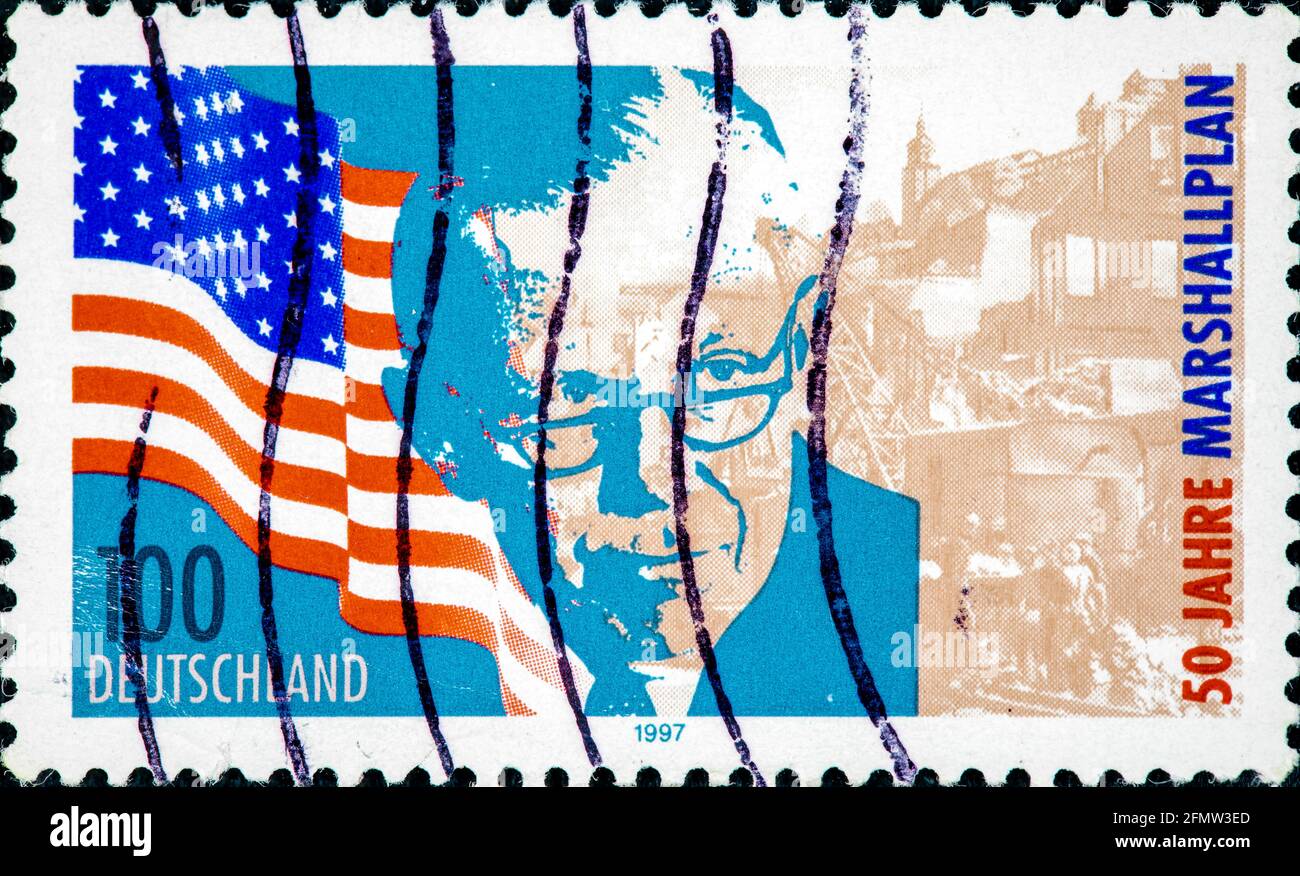 ALLEMAGNE - VERS 1997 : un timbre imprimé en Allemagne montre George C. Marshall général des États-Unis et homme d'État Marshall Plan 50ème anniversaire vers 1997 Banque D'Images