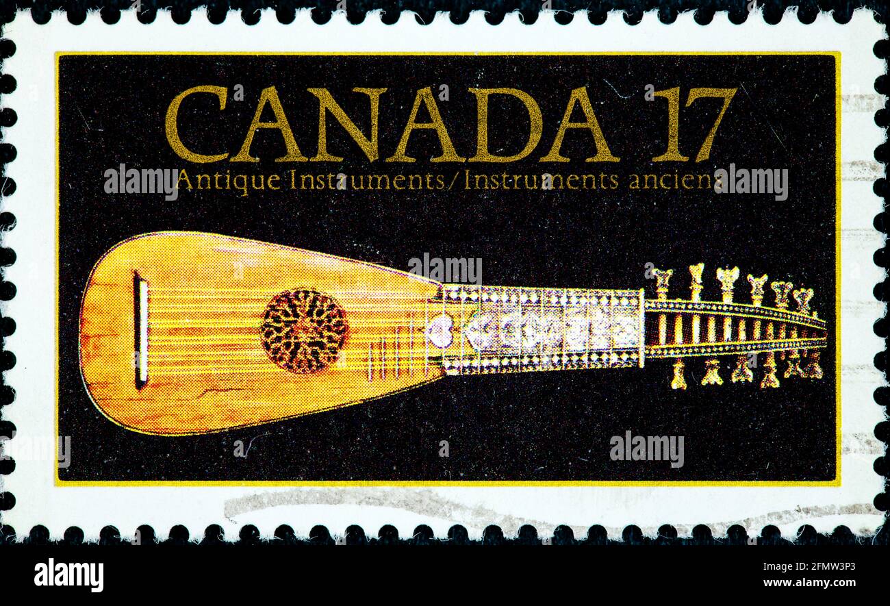 CANADA - VERS 1981 : timbre-poste annulé imprimé par le Canada, qui montre l'ancien instrument de musique Mandora. Banque D'Images