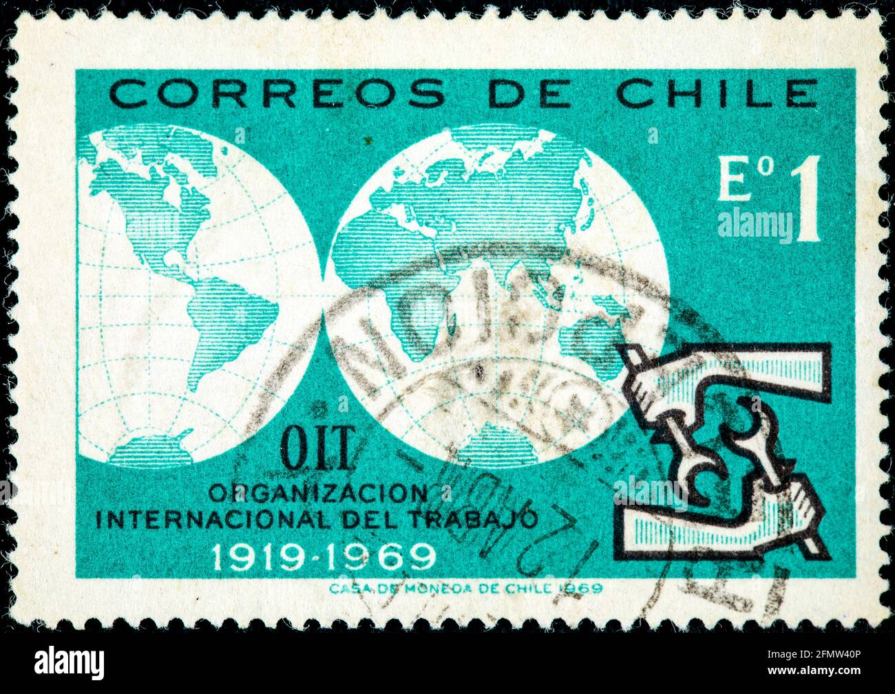 Chili - VERS 1969 : un timbre imprimé au Chili montre l'OIT, Organisation internationale du travail, à son 50e anniversaire, vers 1969 Banque D'Images