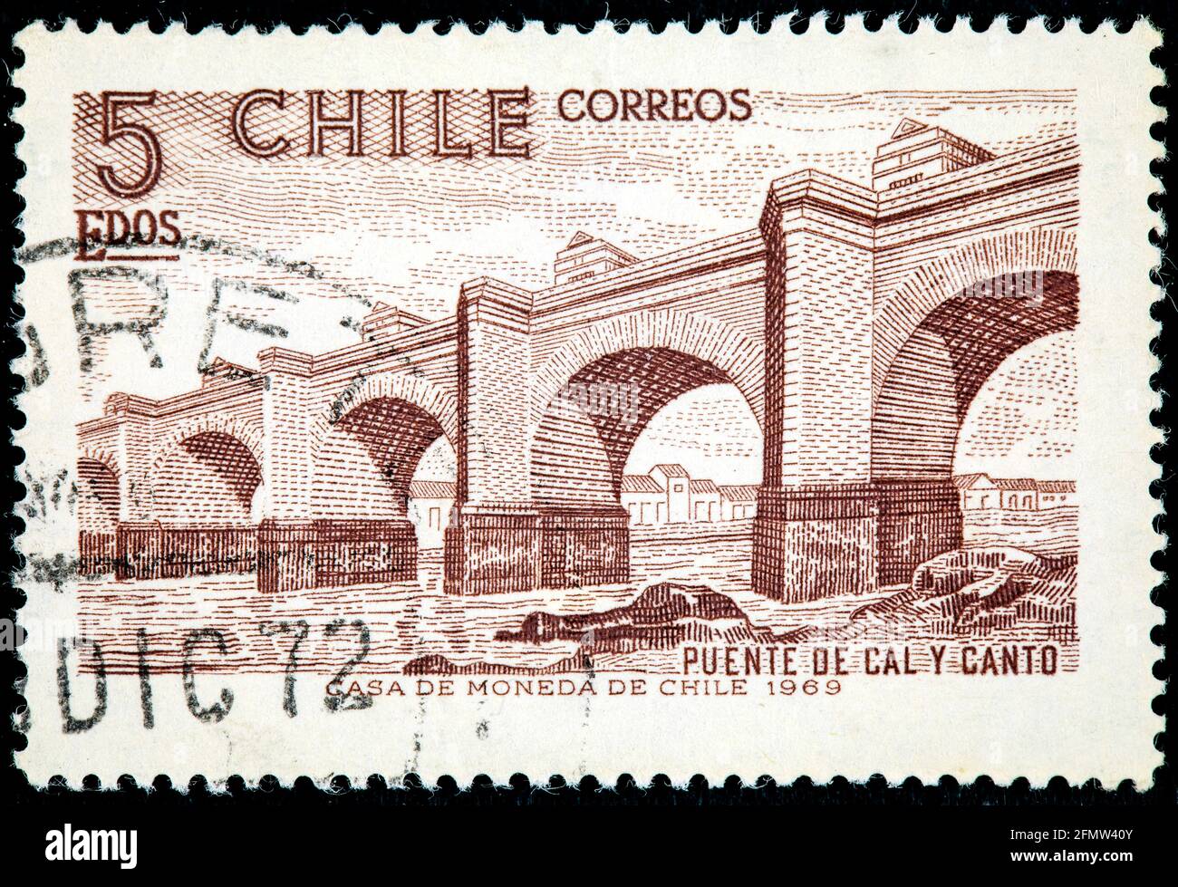 Chili - VERS 1969: Un timbre imprimé au Chili montre le premier grand pont Cal y Canto sur la rivière Mapocho, exploration et développement du Chili, vers 1969 Banque D'Images