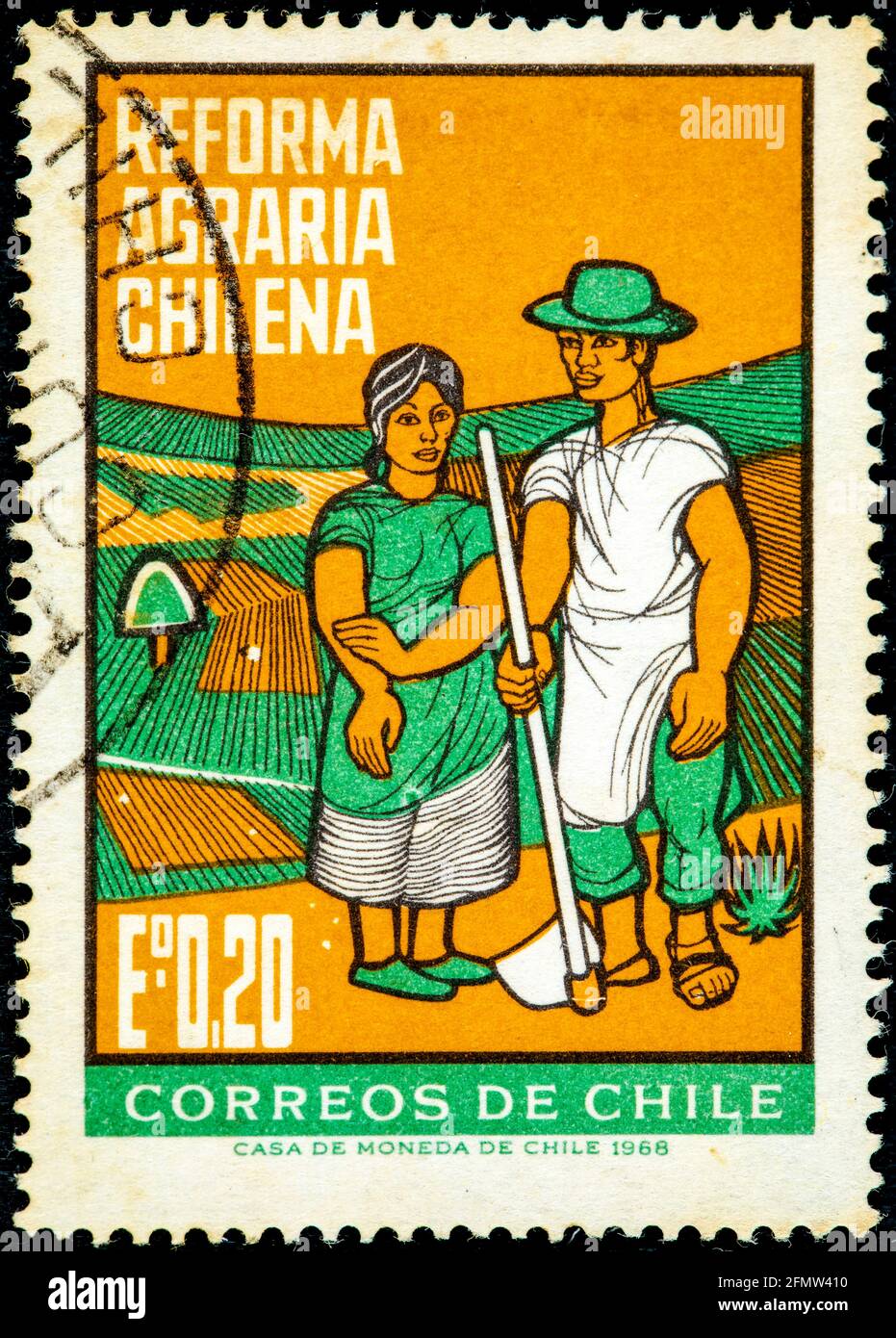 CHILI - VERS 1968: Un timbre imprimé au Chili montre Farm couple, réformes agraires, vers 1968 Banque D'Images