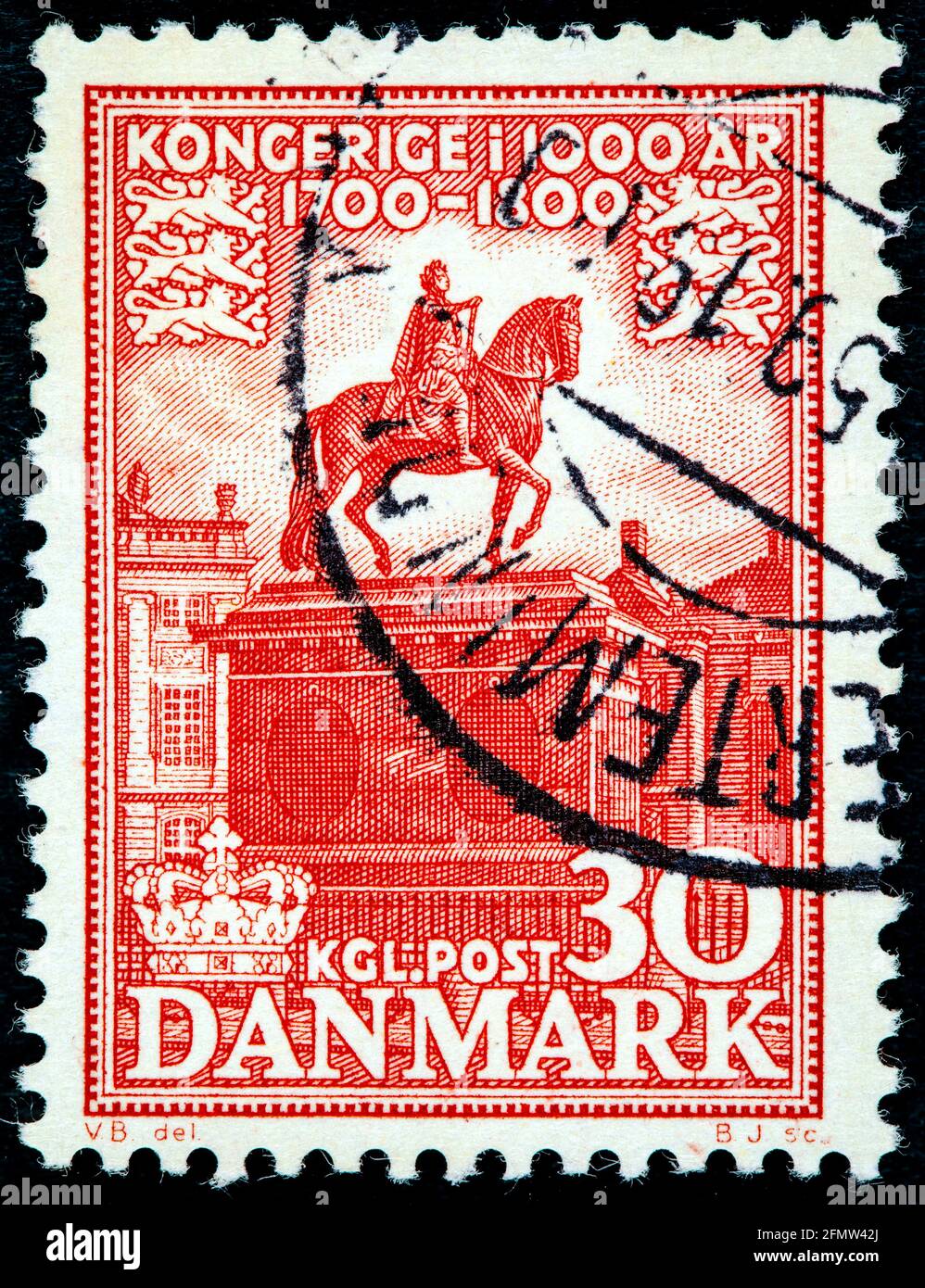 DANEMARK - VERS 1953: Un timbre Danemark 1955 le 1000e anniversaire du Royaume du Danemark monument au cavalier sur le cheval Banque D'Images