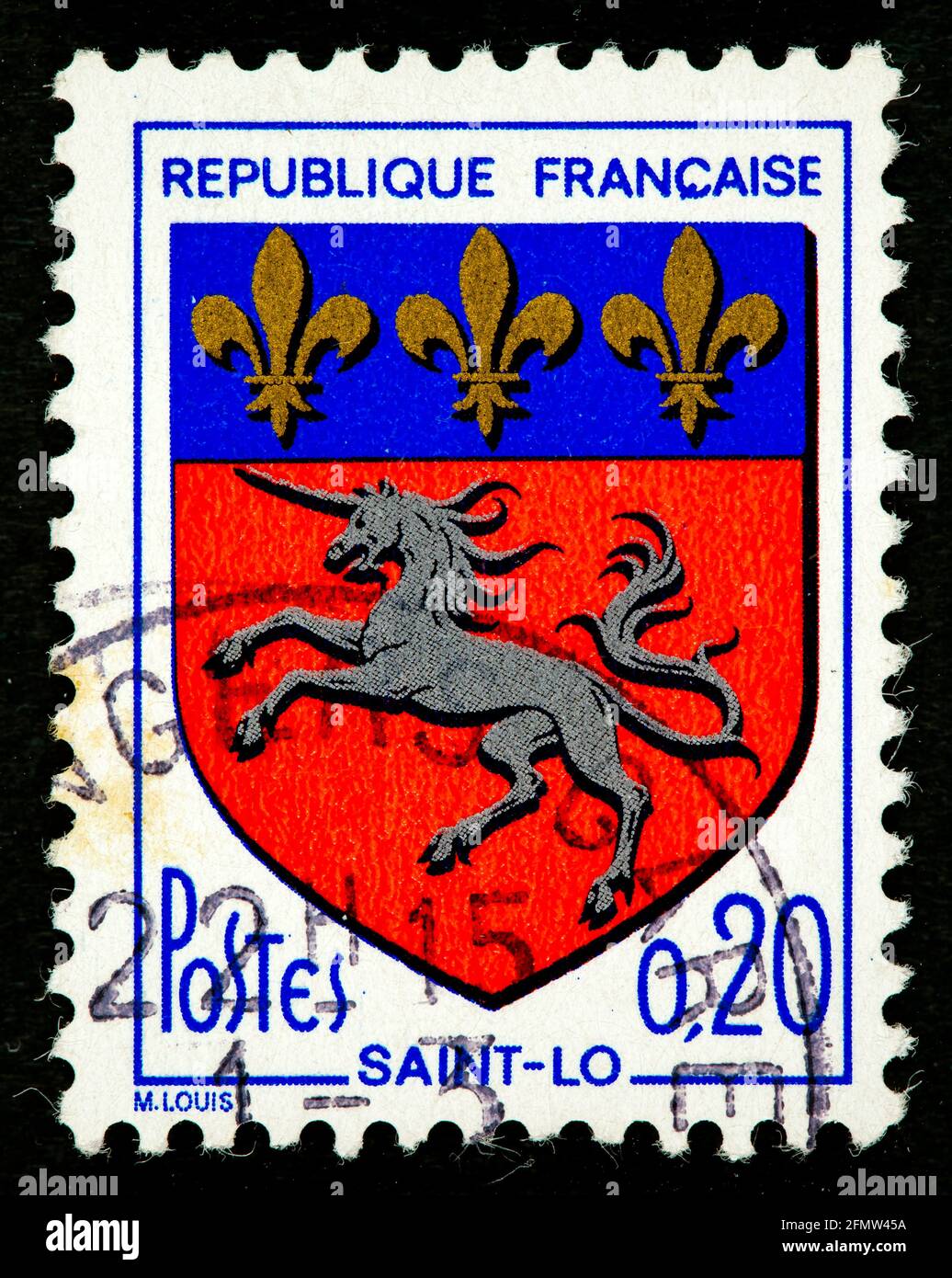 FRANCE - VERS 1966 : un timbre imprimé en France montre les armoiries de Saint-Lo vers 1966 Banque D'Images