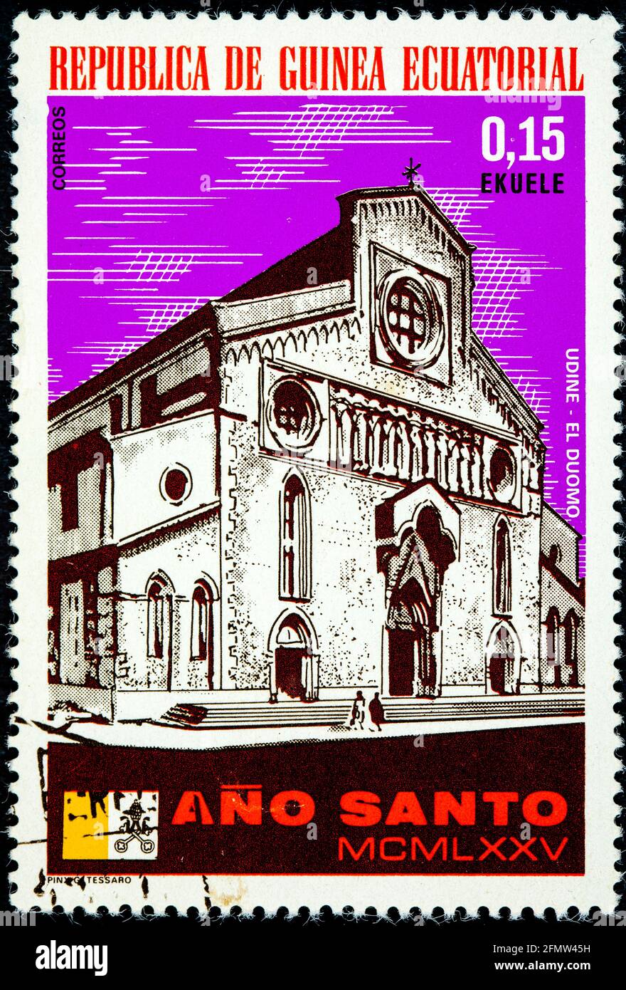 GUINÉE ÉQUATORIALE - VERS 1975: Un timbre imprimé en Guinée équatoriale, année Sainte montré Udine, le Duomo Circa 1975 Banque D'Images