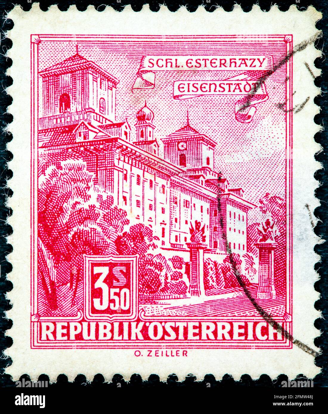 AUTRICHE - VERS 1962: Timbre-poste annulé imprimé par l'Autriche, qui montre le palais Esterhazy. Banque D'Images