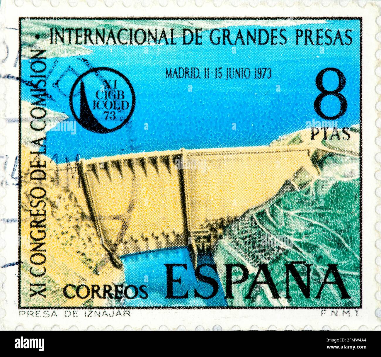 DOULEUR - VERS 1973 : un timbre imprimé en Espagne montre le barrage d'Iznajar sur la rivière Genil vers 1973 Banque D'Images