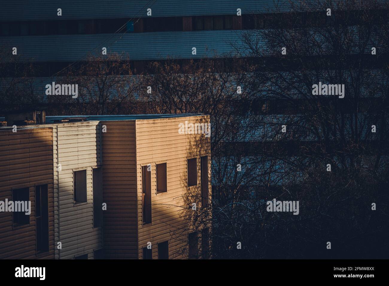 Dortoir étudiant avec des rayons de soleil pendant le coucher du soleil Banque D'Images