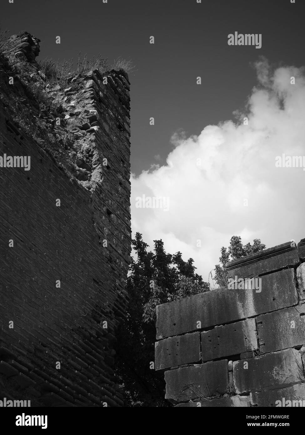 Ruines du mur de ville à Nicaea Banque D'Images